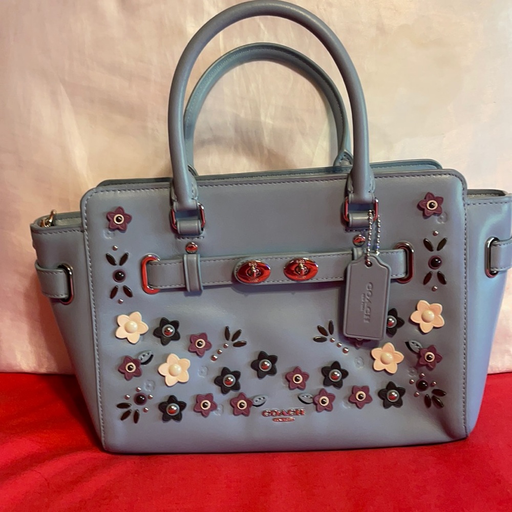 COACH - FLRL APPL BLKE 25. New with Tag